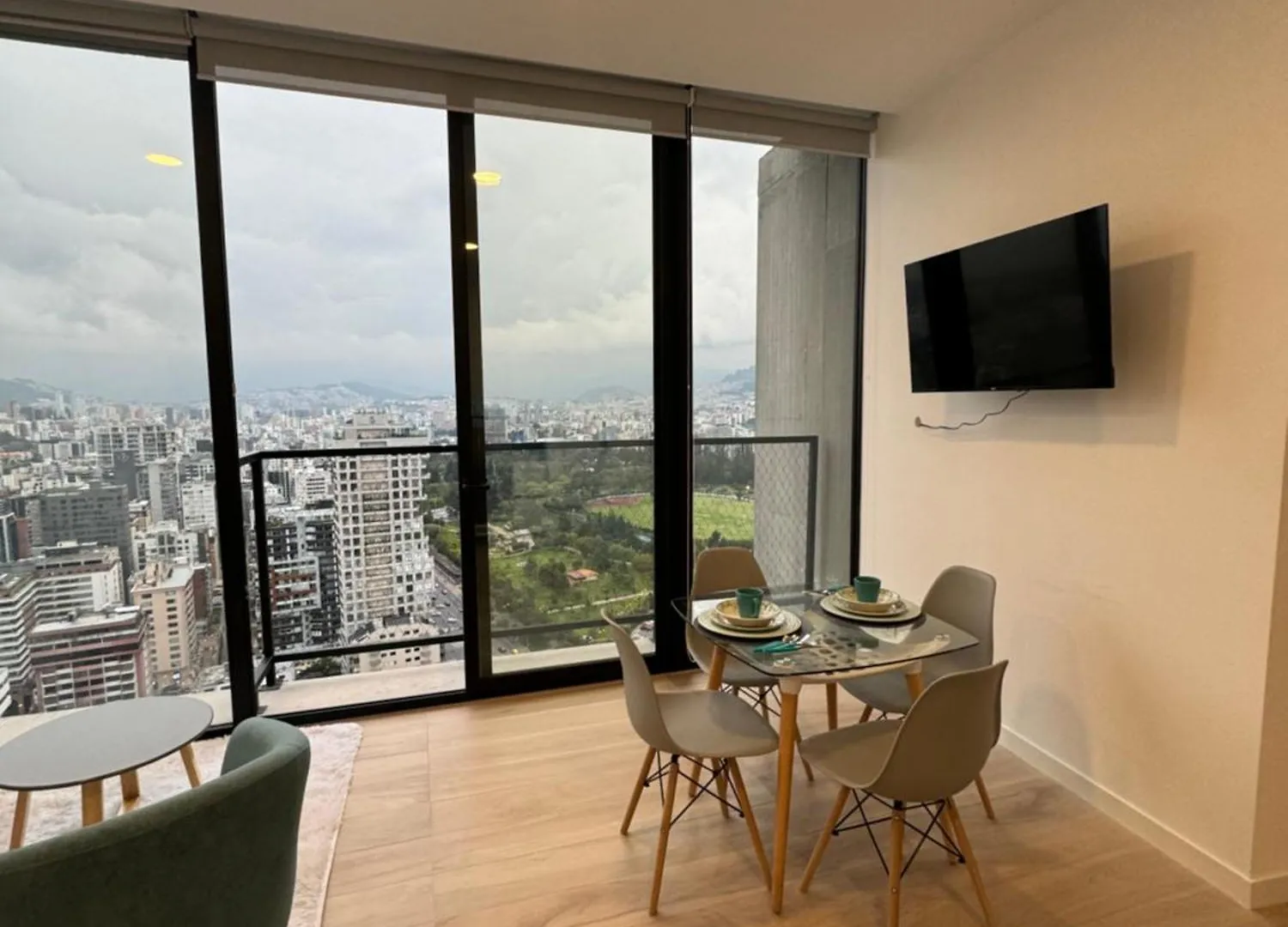 Penthouse De Lujo Iqon Piso 28 Διαμέρισμα Κίτο