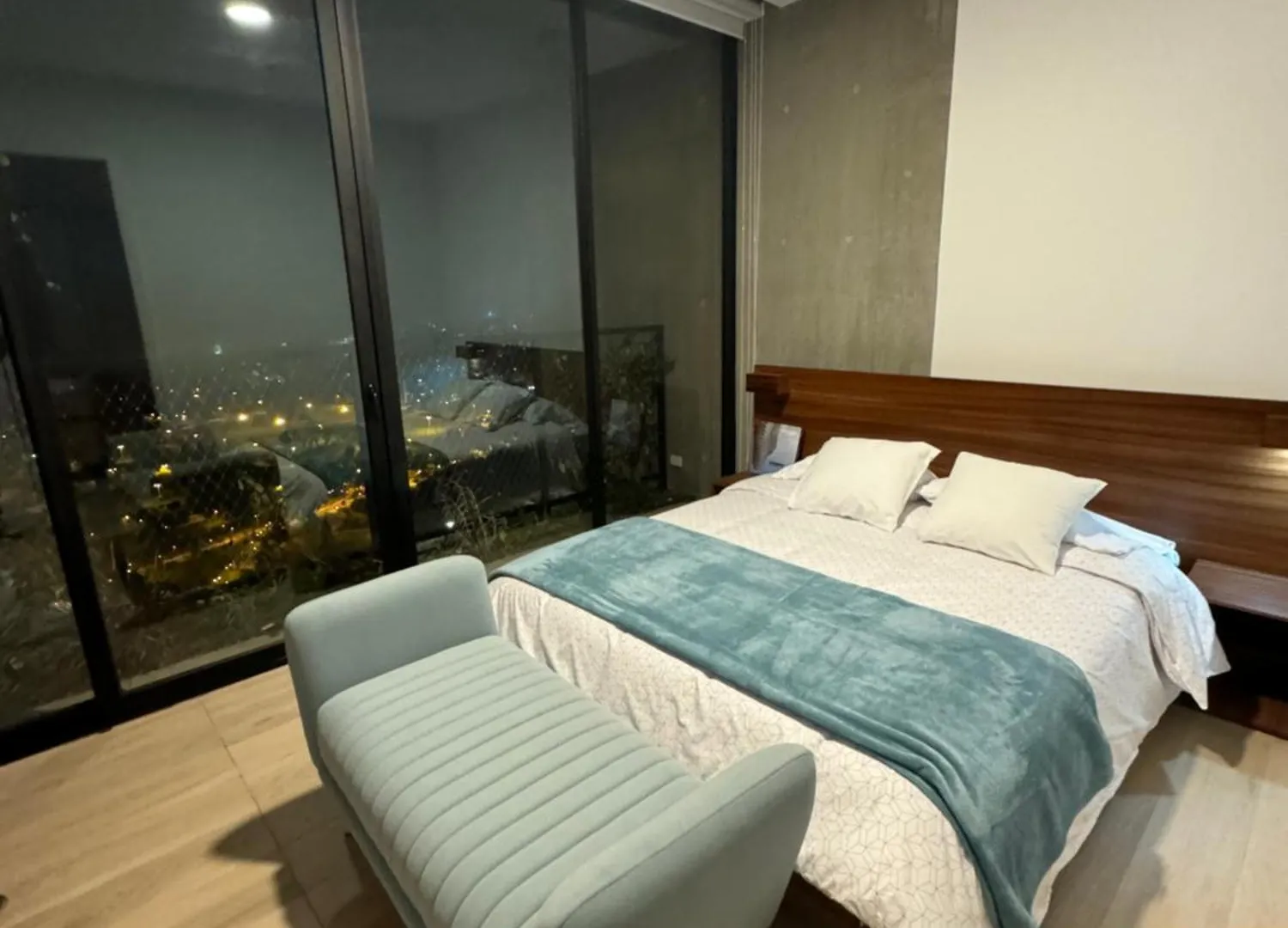 Penthouse De Lujo Iqon Piso 28 Daire Quito